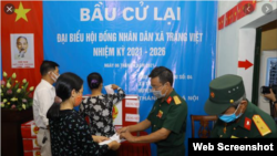 Người dân ở xã Tráng Việt đi bầu cử lại ngày 6/6/2021. Photo TTXVN