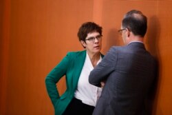 Bộ trưởng Annegret Kramp-Karrenbauer và Ngoại trưởng Heiko Maas, ngày 12/02/2020.